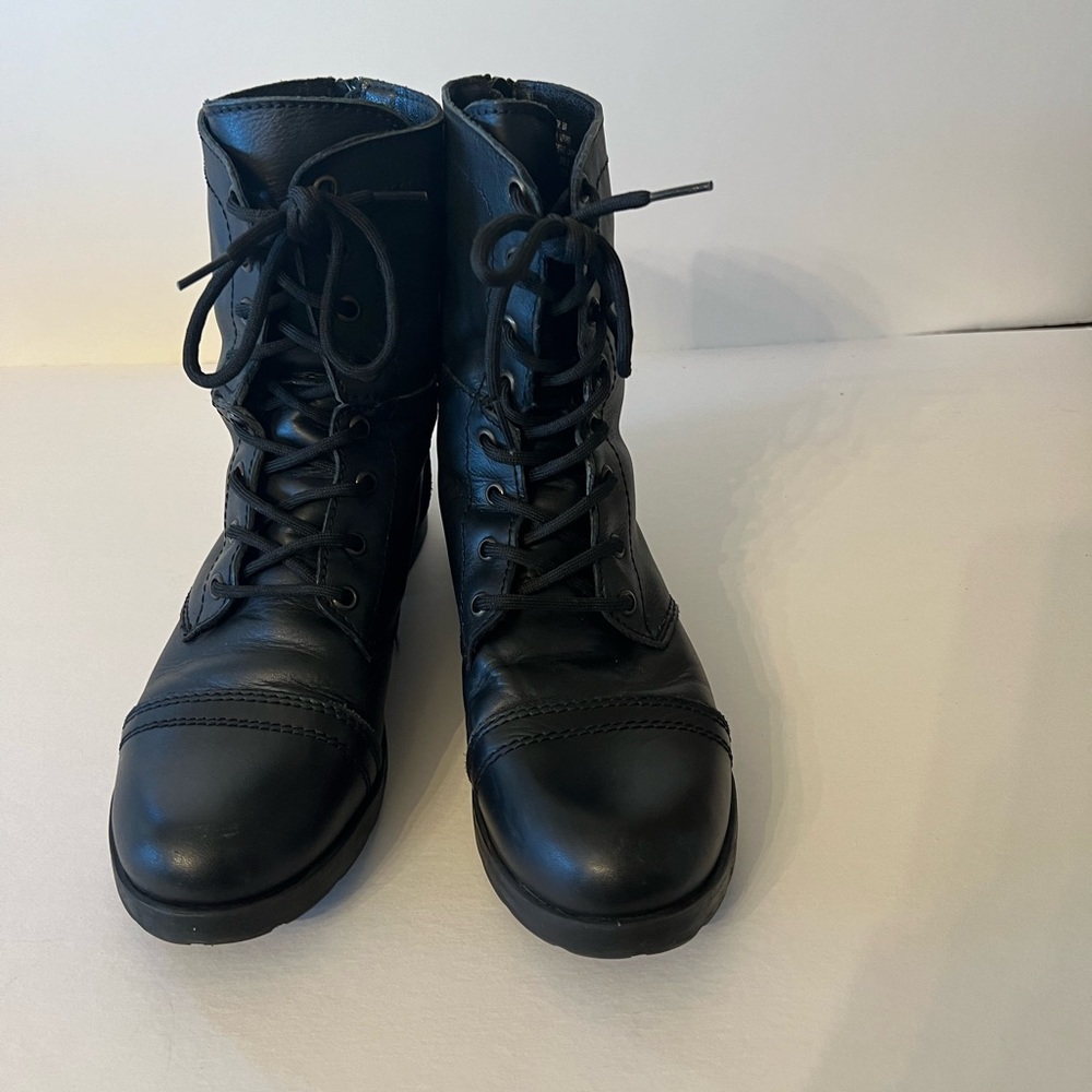Steve Madden lace up military boots. Size 9